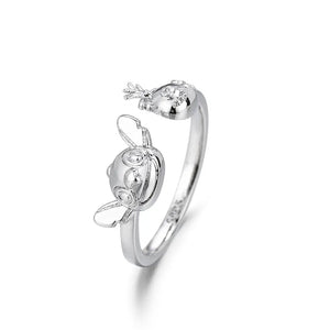 Bague ouverte couleur argent , à l'effigie de Stitch et Souillon