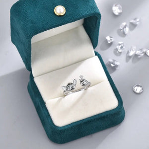 Bague ouverte couleur argent , à l'effigie de Stitch et Souillon