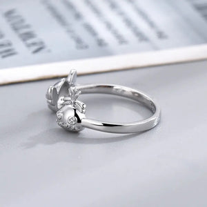 Bague ouverte couleur argent , à l'effigie de Stitch et Souillon